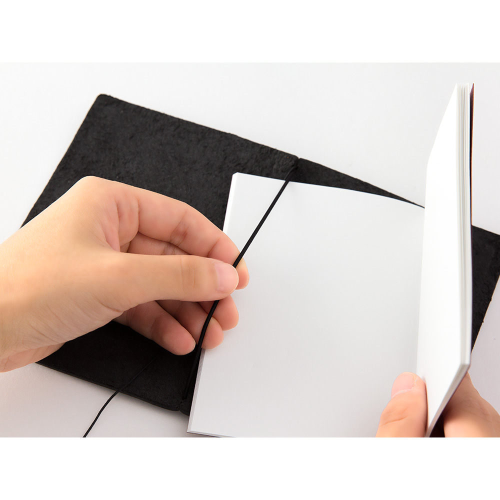 TRAVELER’S Notebook Passport Size
